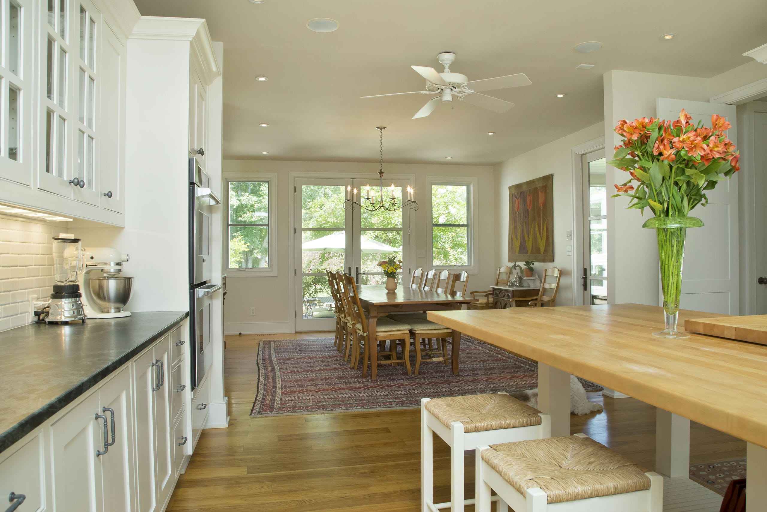 Contempory open kitchen and dining room